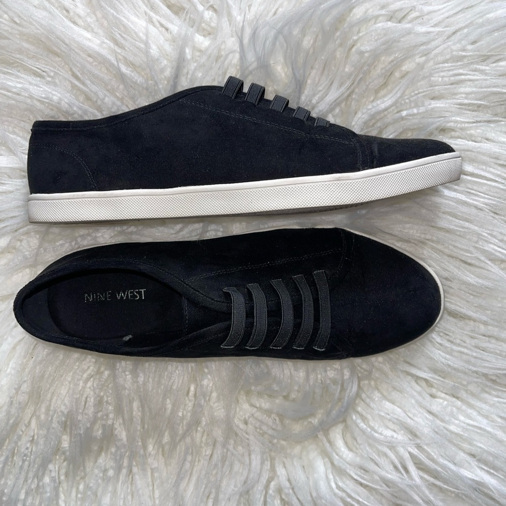 Nine West slip on sneaker size 9